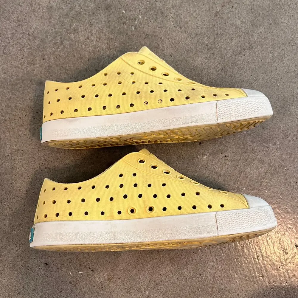 Native Jefferson Yellow slip on water shoes casual gender neutral youth size 1